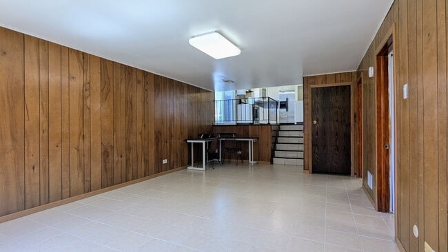 Building Photo - 2165 N Westmoreland Dr