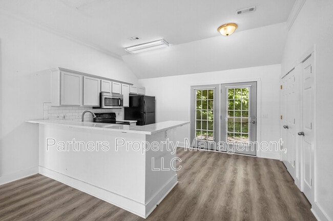 Building Photo - 1128 W Hendrix St