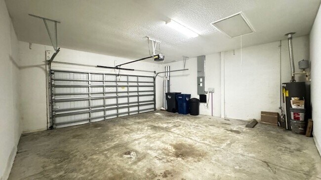 Building Photo - Home in Resort-Style Gated Community