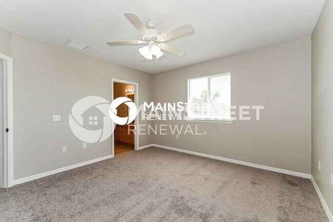 Building Photo - 3 Bedroom Pet-Friendly Home in Fort Myers, FL with Main Street Renewal