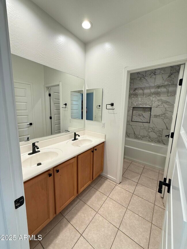 Building Photo - 336 W Tenia Trail