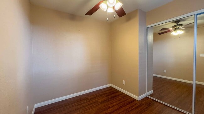 Building Photo - 3-bedroom, 2.5-bath split-level condo