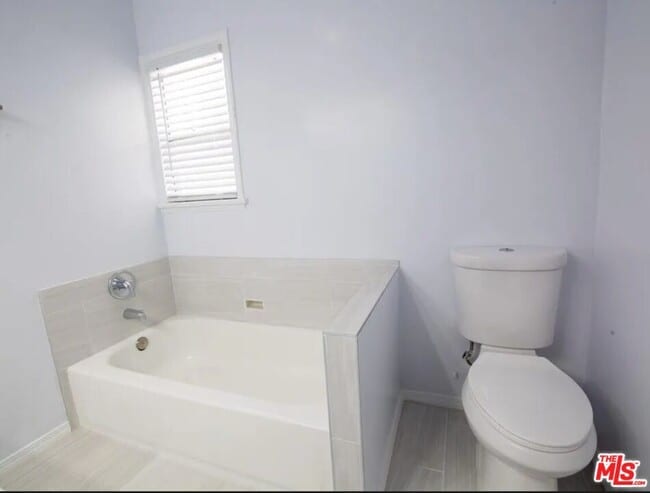 Building Photo - 5913 Overhill Dr