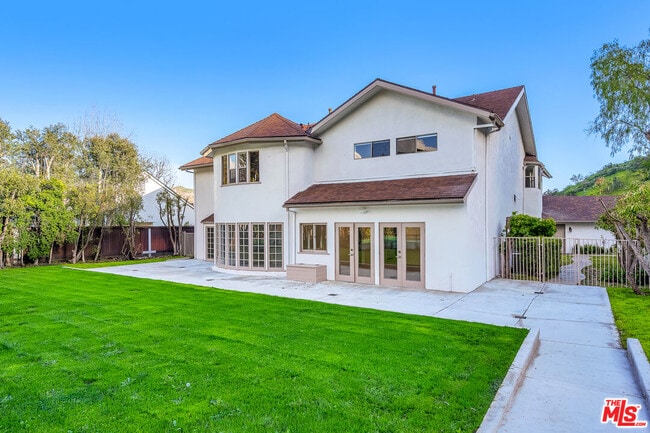 Building Photo - 17606 Camino De Yatasto