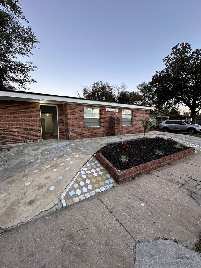 Building Photo - 4213 Etta St