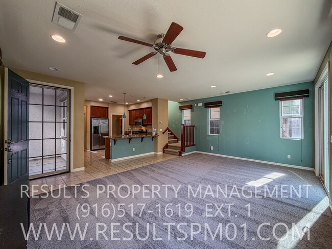 Building Photo - Lovely Courtyard Home 3 Bedroom w Bonus Rm