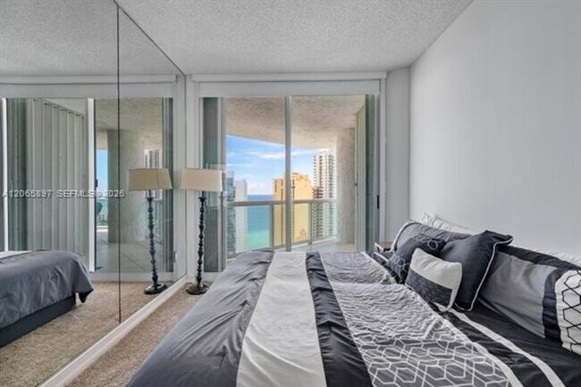 Building Photo - 16400 Collins Ave