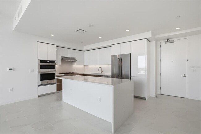 Building Photo - 400 Central Ave