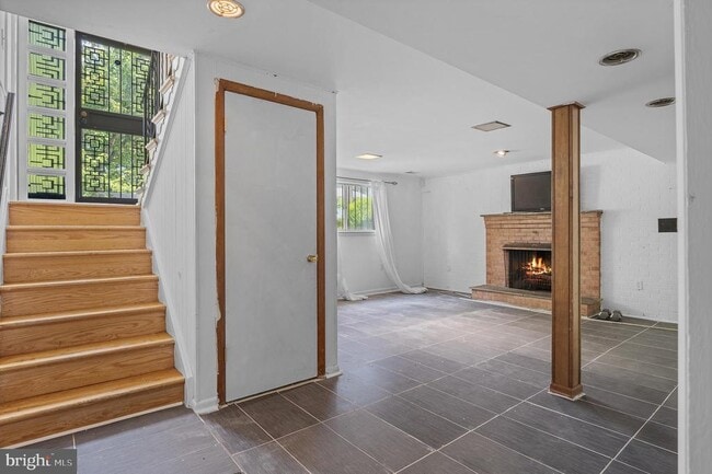 Building Photo - 6311 Barrs Ln