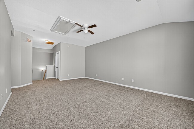 Building Photo - 2111 Castle Gardens Ln