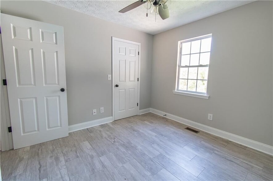 Building Photo - 270 Irwin Mill Rd SE