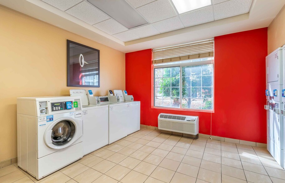 Building Photo - Furnished Studio-Chesapeake - Greenbrier Circle