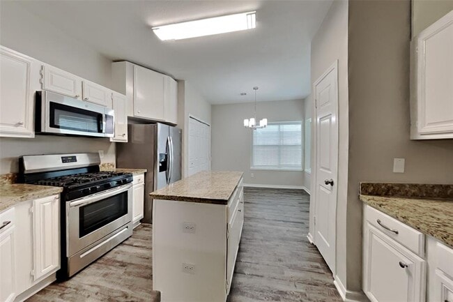 Building Photo - 16023 Willowpark Dr