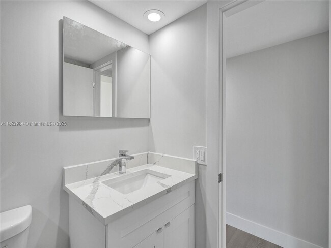 Building Photo - 3700 Oaks Clubhouse Dr