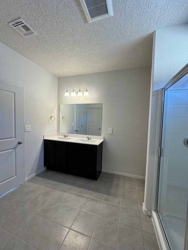 Building Photo - Energy Efficient Home 3 bed home. Move In Special!