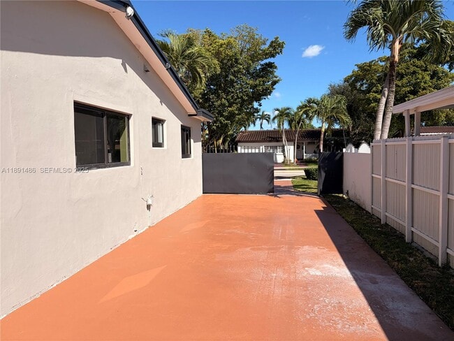 Building Photo - 2120 SW 84th Ave