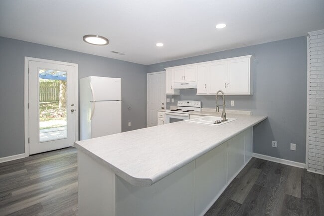 Building Photo - 3 Bed 2 Bath Home in Meadowbrook West Neighborhood