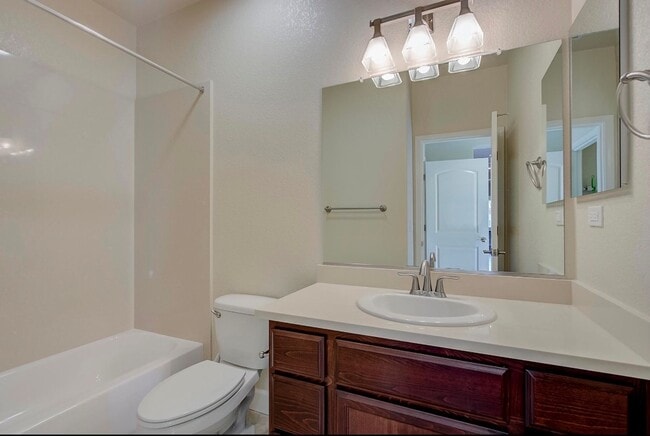 Building Photo - 581 Selby Lane