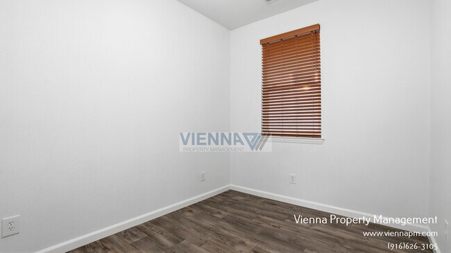 Building Photo - 3033 Ardley Dr