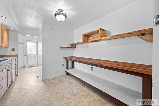 Building Photo - Single Family Home For Rent