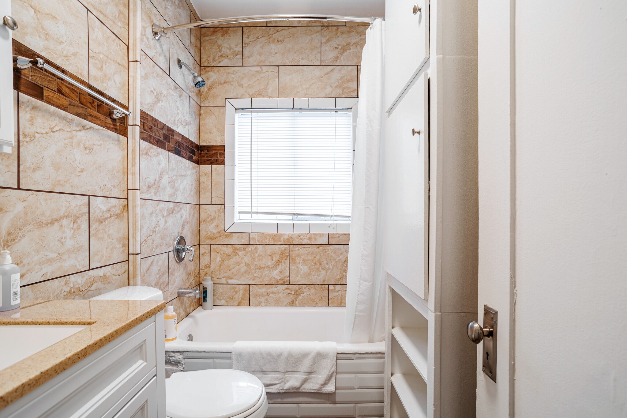 Building Photo - 1806 Washington Way