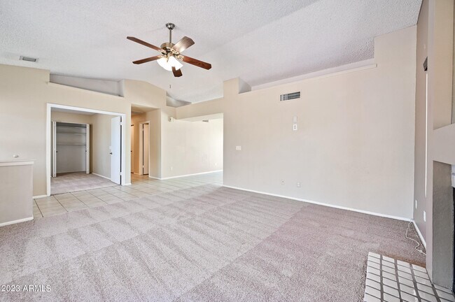 Building Photo - 6830 E Paradise Ln