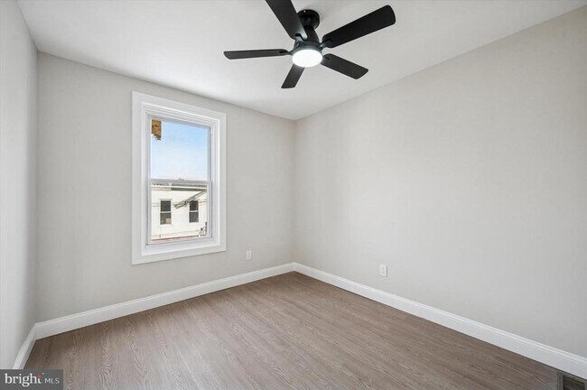 Building Photo - 2165 Conlyn St