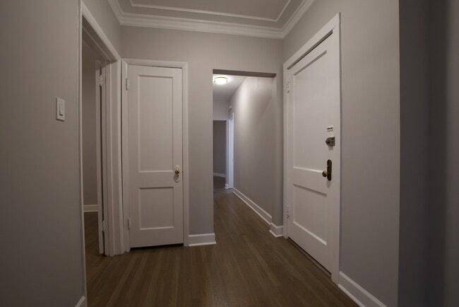 Building Photo - 1454 W Winnemac Ave