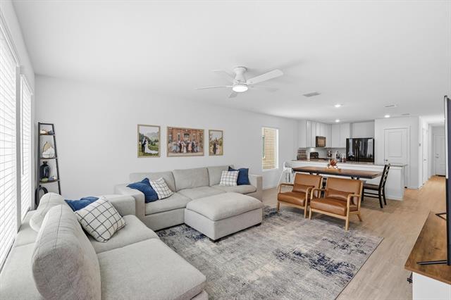 Building Photo - 12160 Thoroughbred Dr