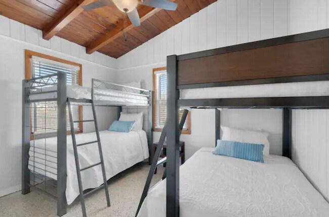 Building Photo - 303 Avenida 14