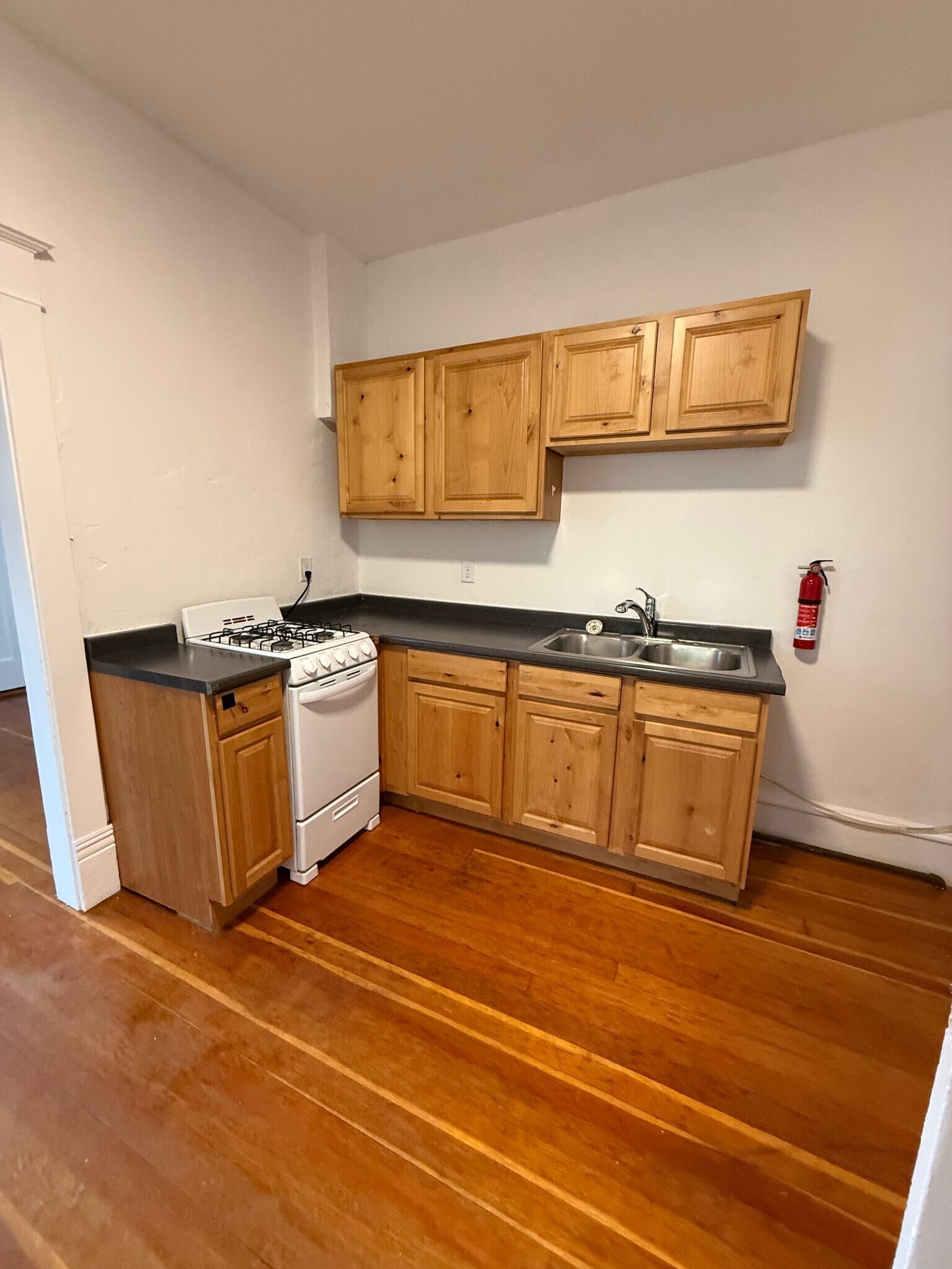 Building Photo - 308 E Callender St