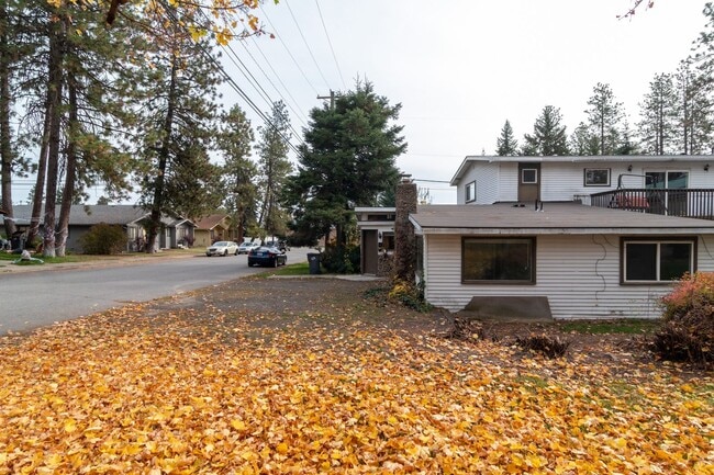 Building Photo - Charming 3 Bedroom 2 Bath House Near EWU!!