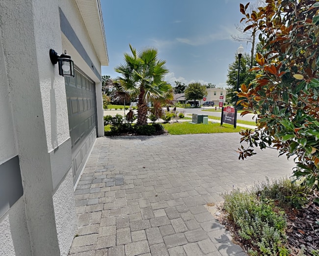 Building Photo - 805 Lemon Ave