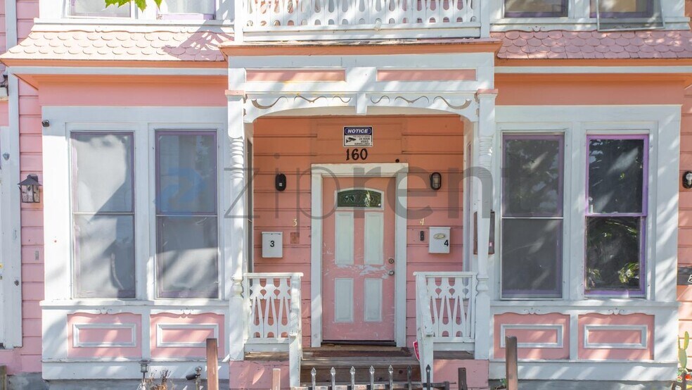 Building Photo - Unit 4