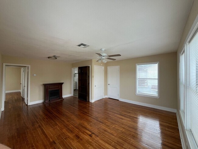 Building Photo - Ready for move in