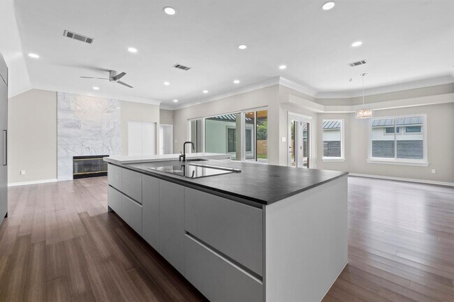 Building Photo - 9309 Bluegrass Dr