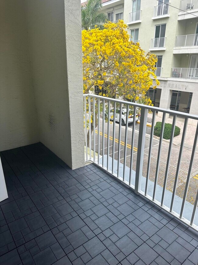 Building Photo - 1200 Town Center Dr