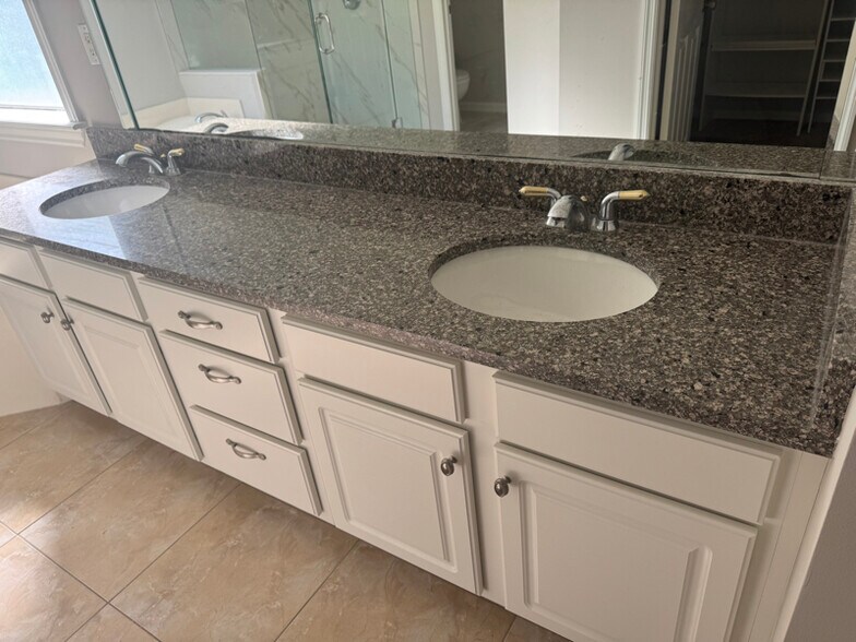 Building Photo - 6479 Silver Glen Dr