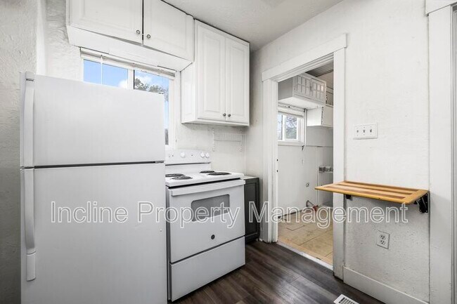 Building Photo - 2310 S Green St