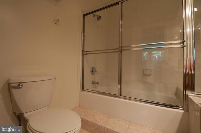 Building Photo - 3301 Sir Thomas Dr