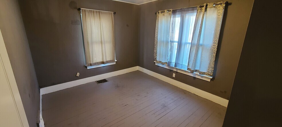 Building Photo - 237 E Donald St