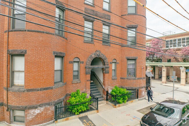 Building Entrance - 109 Windsor St