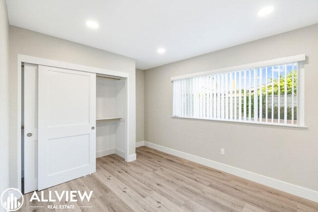 Building Photo - Welcome to this stunning 5-bedroom, 4-bath...