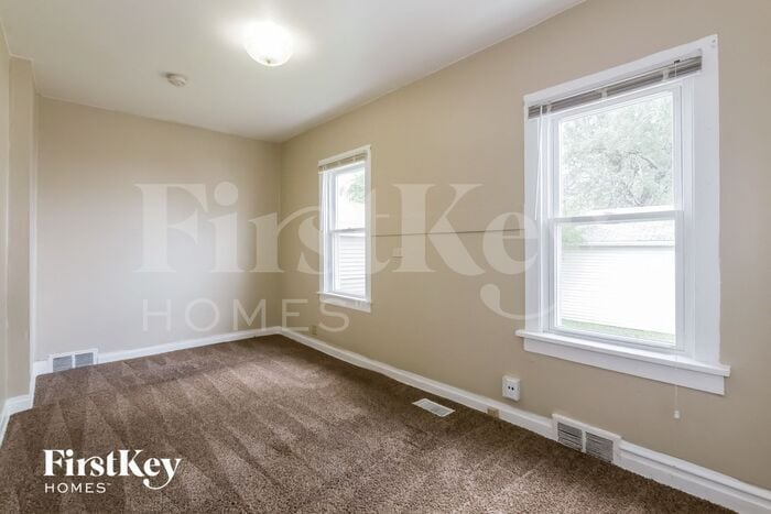 Building Photo - 519 S Elmwood Ave