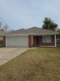 Building Photo - 1002 N Greenwich Ave