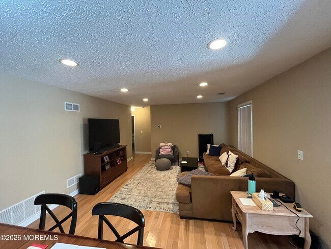 Building Photo - 19 Augusta Ct