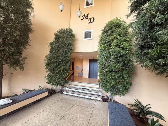 Building Photo - 200 Elm St