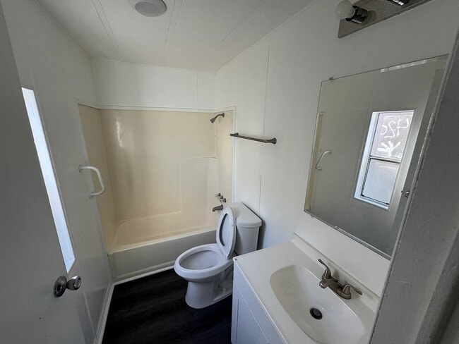 Building Photo - 41 Crooks St