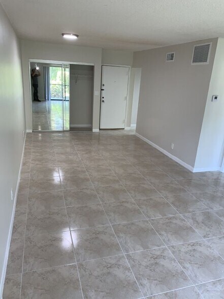 Building Photo - 3129 Oakland Shores Dr
