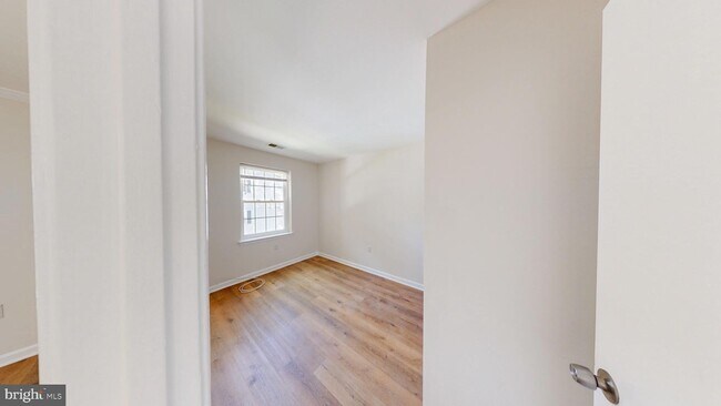 Building Photo - 18318 Streamside Dr